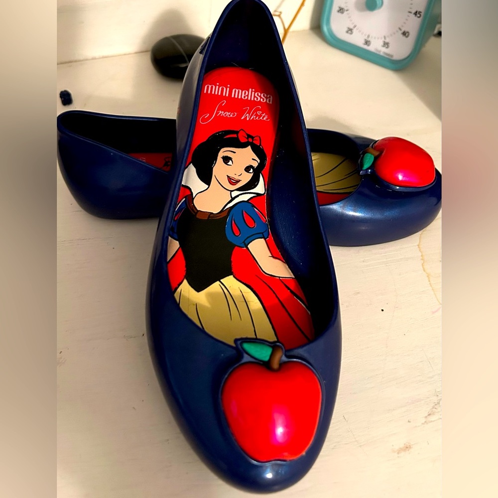 Mini Melissa x Disney princess jelly flat, big girls sz 1. Snow White. EUC!